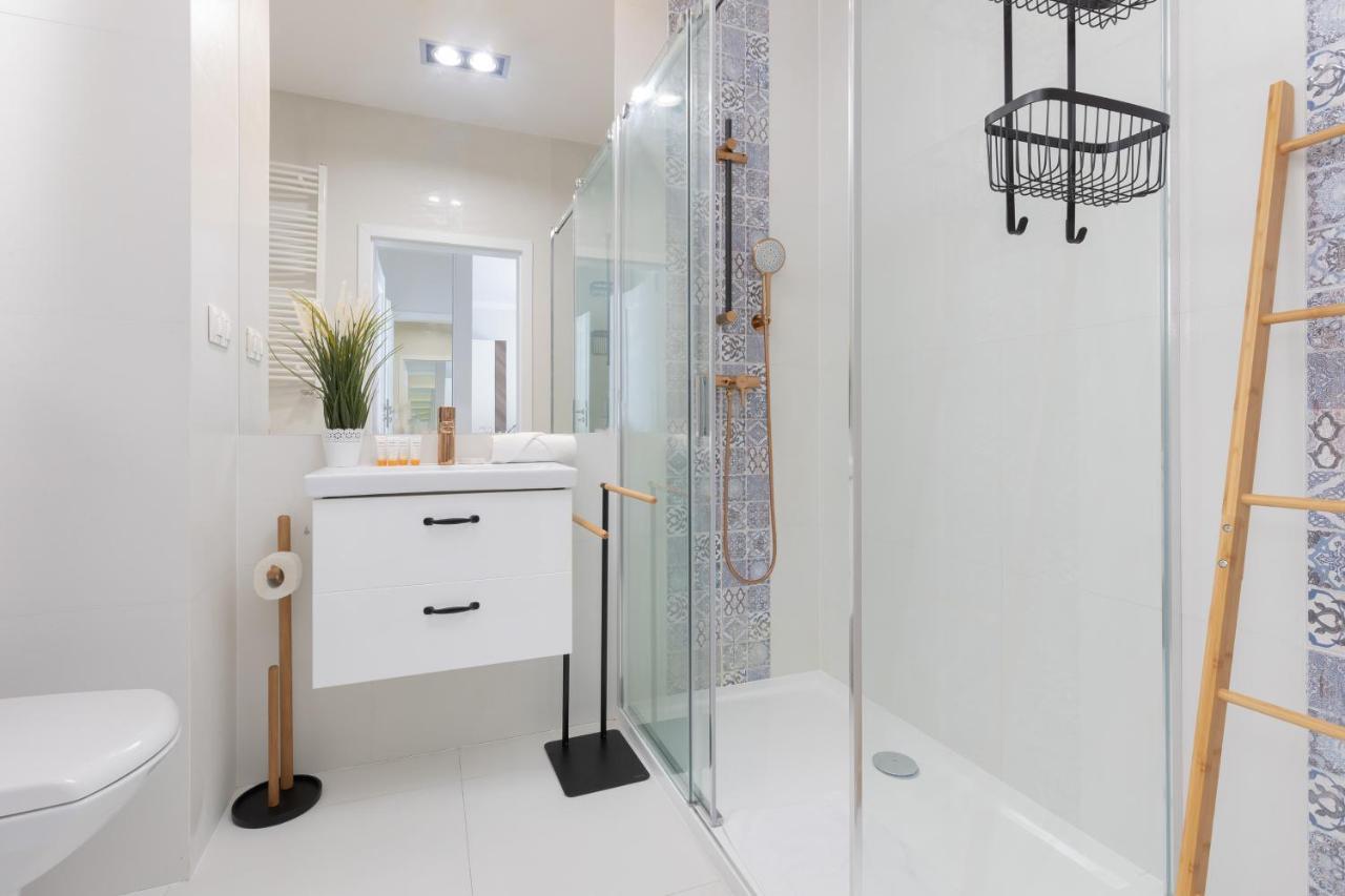 Lakeview Kapelanow Armii Krajowej By Renters Apartment *
